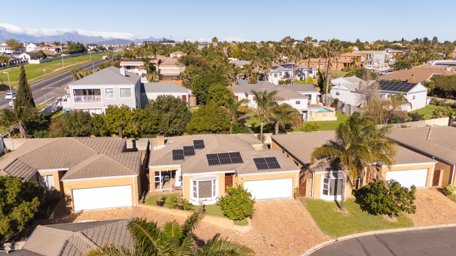 3 Bedroom Property for Sale in The Crest Western Cape